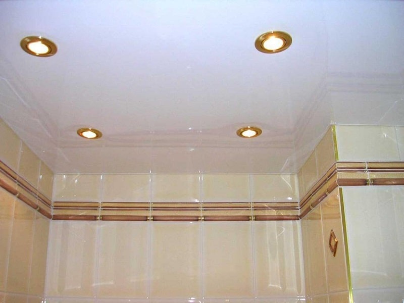 Лаковые натяжные потолки для ванной в Волжский Волгограде
